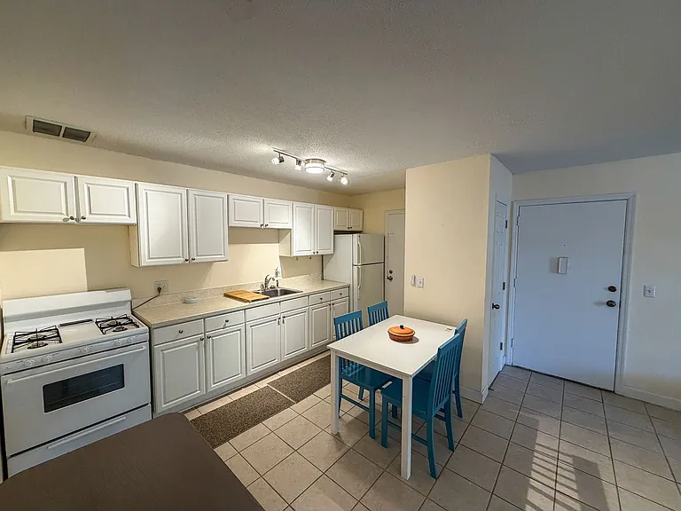 1700 SW 16th Ct #J22 — Photo 8