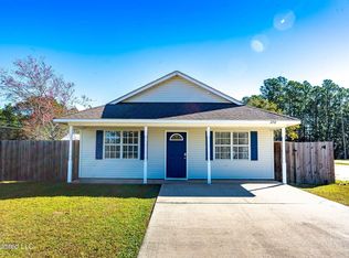 2712 N 12th St, Ocean Springs, MS 39564