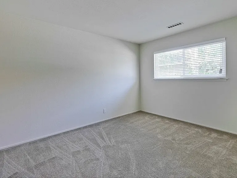 301 College Ave — Photo 8
