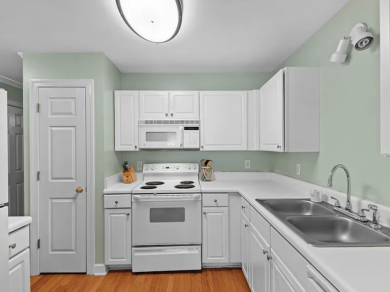 2803 Sterling Park Dr — Photo 8