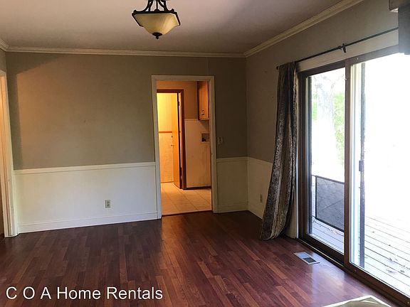 4th image of 902 N Emerson Ave
