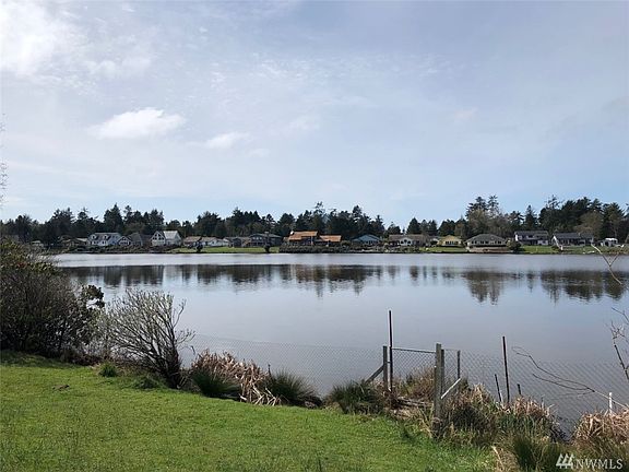 2nd image of 351 Lake View Lp NW
