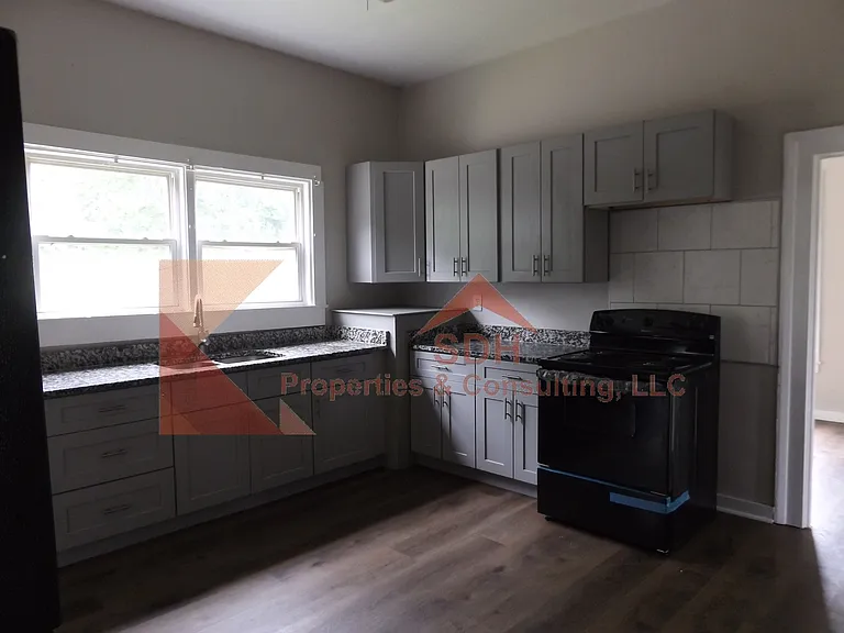 116 Aikman Ave — Photo 5