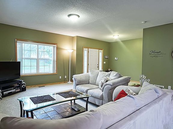 5th image of 35 Belvidere St W