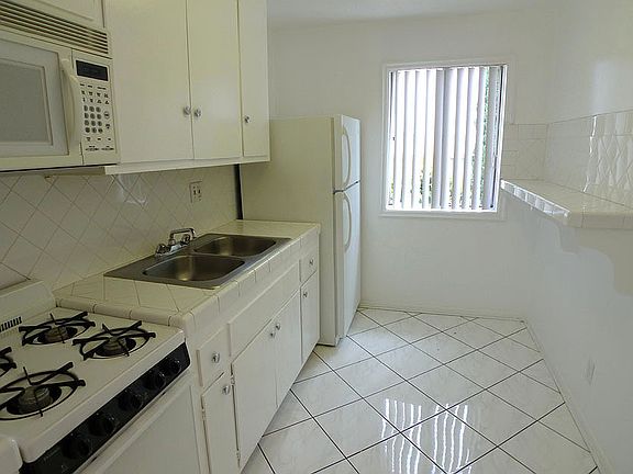 3rd image of 1225 N Edgemont St APT 24