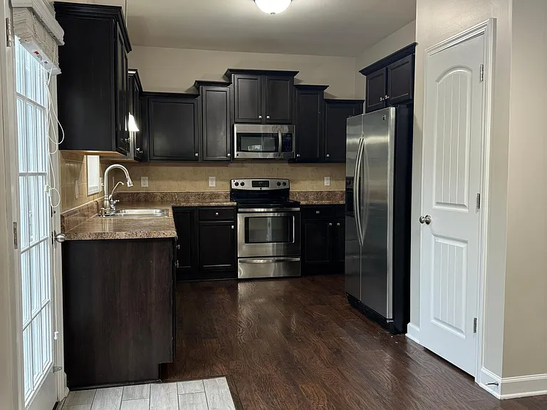 203 Ashton Ct — Photo 8