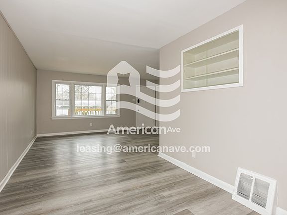 881221_003_wm_-_living_room_13539915.jpg