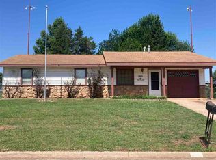 1205 N 4th St, Perry, OK 73077