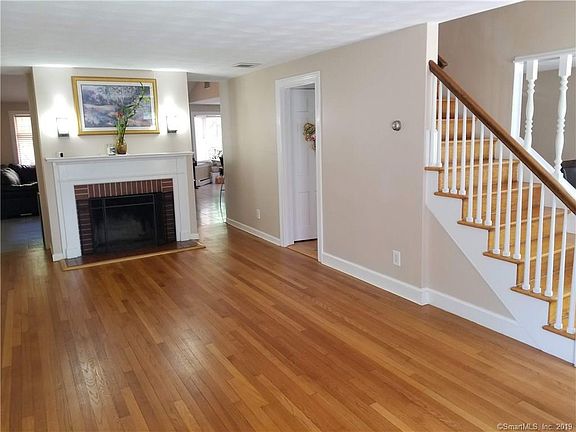 4th image of 842 Birchwood Dr