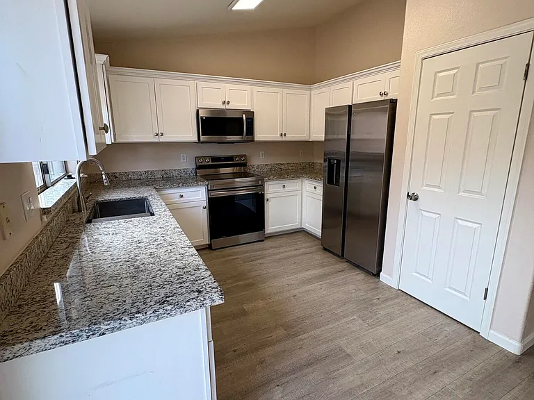 8556 W Carol Ave — Photo 12