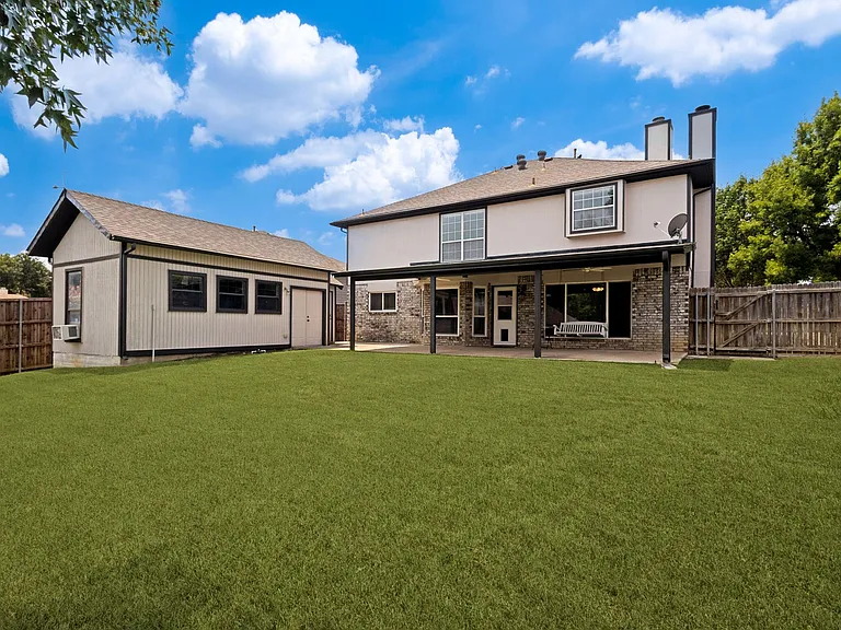 2204 Winslow Ct — Photo 12
