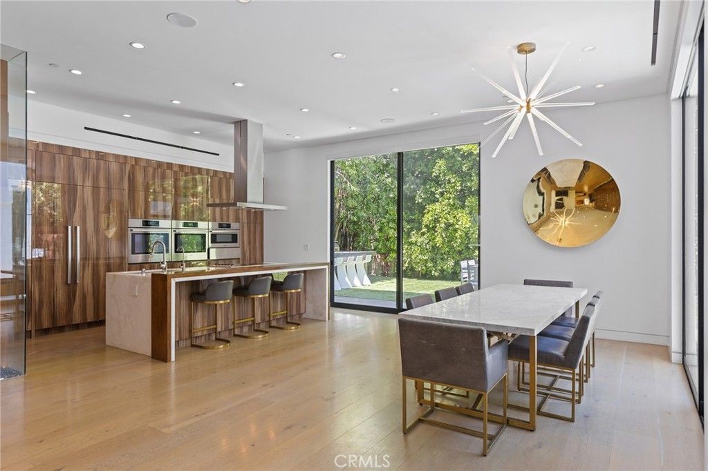 15241 Greenleaf St, Sherman Oaks, CA 91403