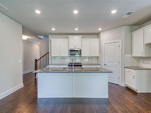 5th image of 7080 Gladstone Cir