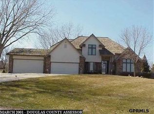 904 Roundup Rd, Elkhorn, NE 68022