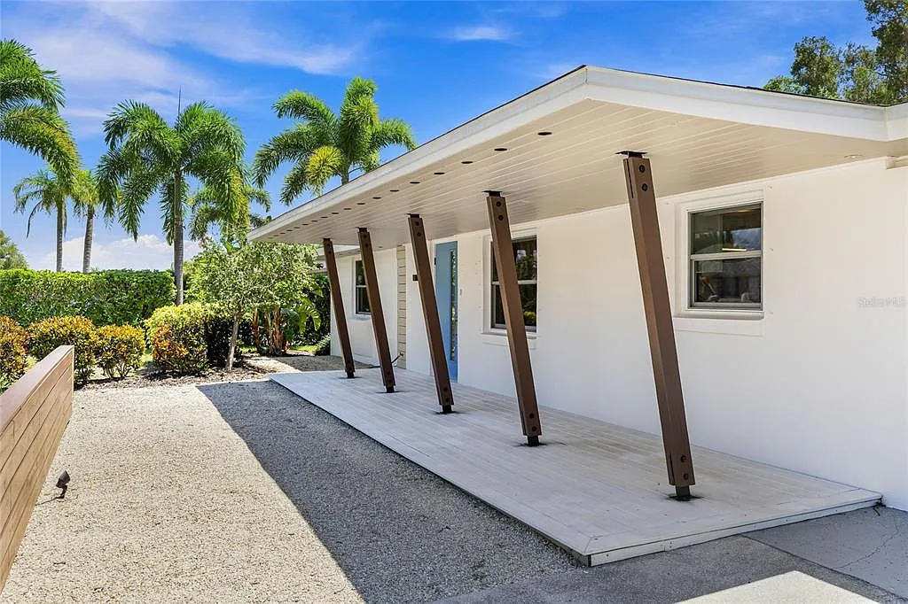 3 bed, 2.0 bath, 1388 sqft, $6,500 — Photo 3