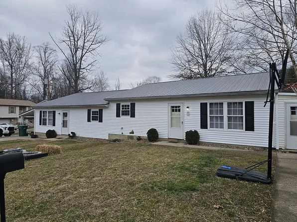 12 Clotine St, Saint Albans, WV 25177