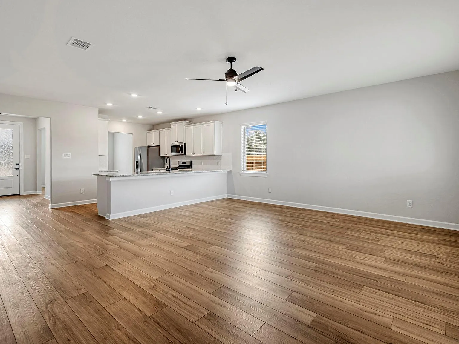 3 bed, 2.0 bath, 1847 sqft, $2,195 — Photo 3
