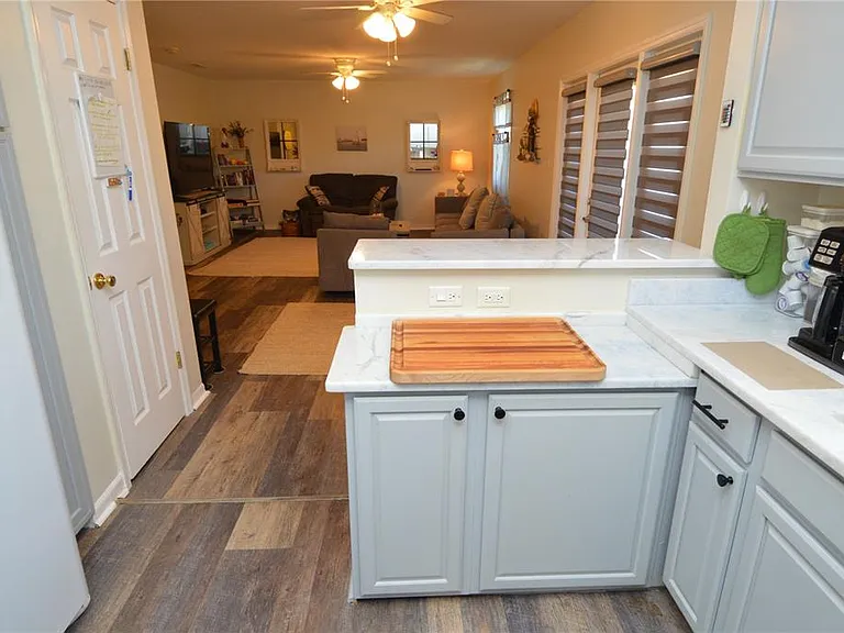 121 Seahorse Dr SE #C — Photo 14