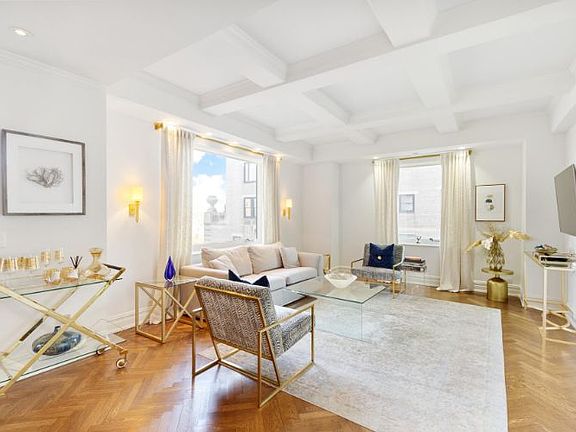 3rd image of 160 Central Park S #2118/212
