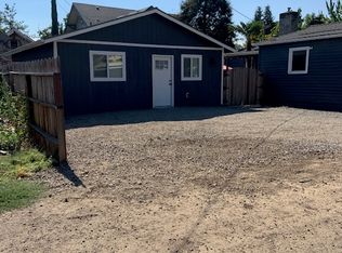 247 S 2nd St #B, Central Pt, OR 97502