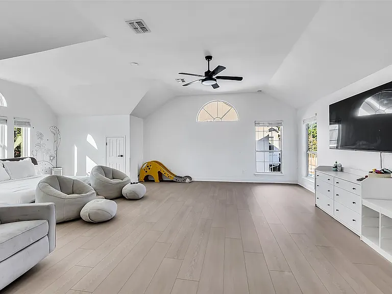 409 Baldwin St — Photo 15