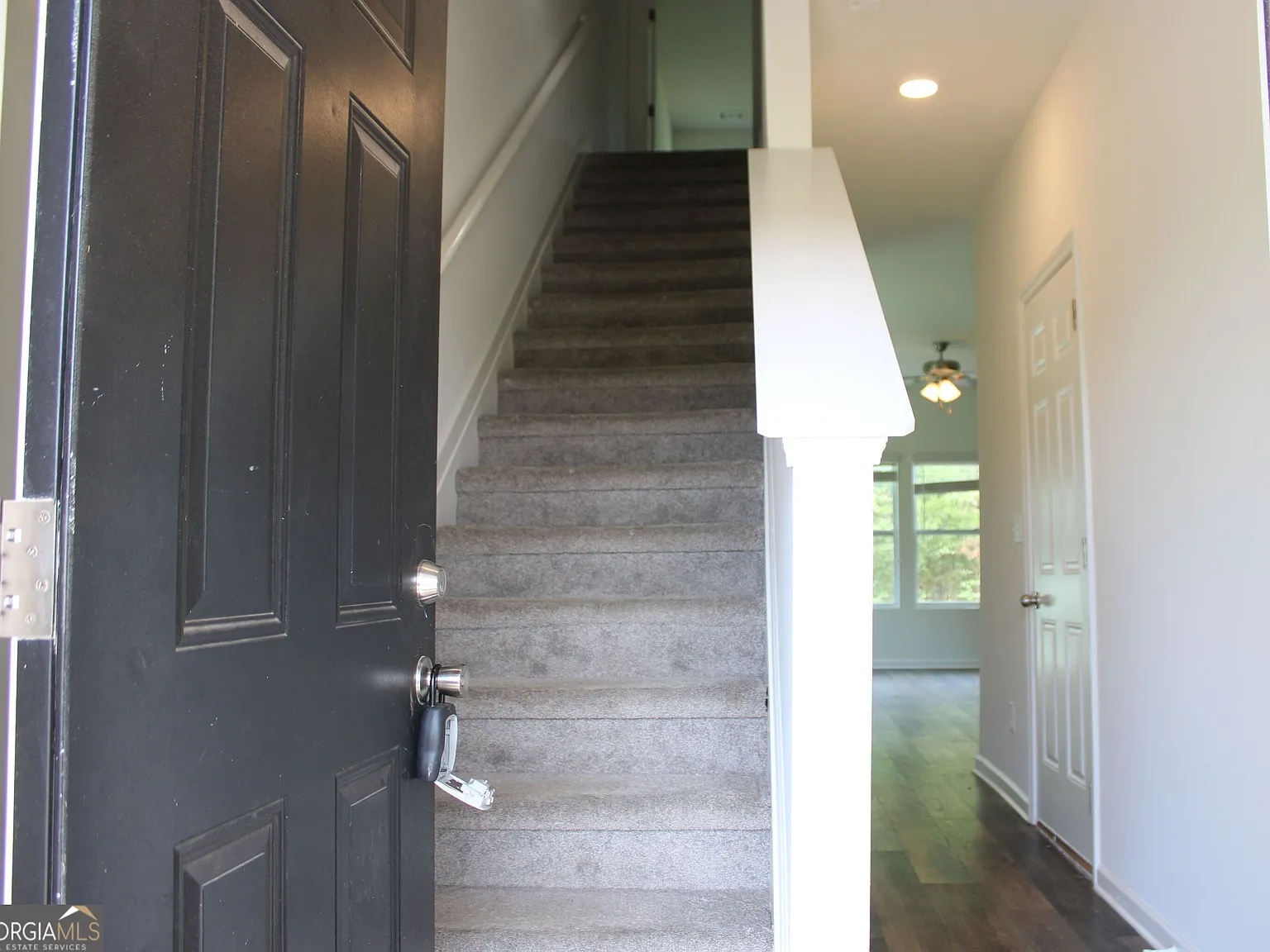 4 bed, 3.0 bath, $2,400 — Photo 2