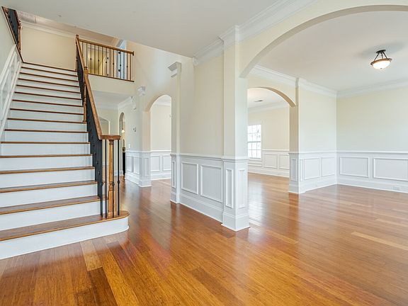 4th image of 965 McCathern Ave