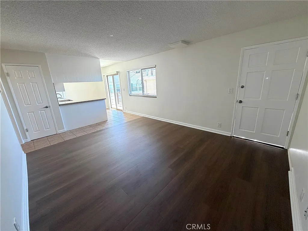 2 bed, 760 sqft, $3,300 — Photo 4