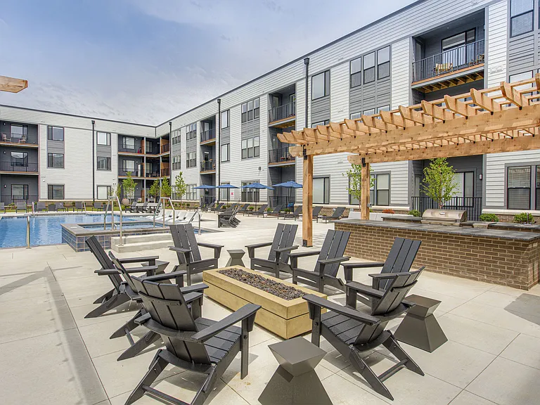 Pullman Pointe — Photo 8