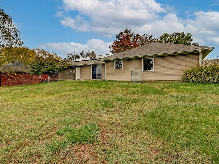 199 Lancashire Dr — Photo 45