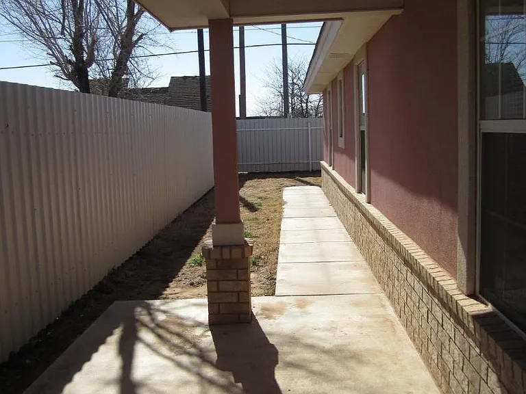 4433 Kemper St — Photo 12