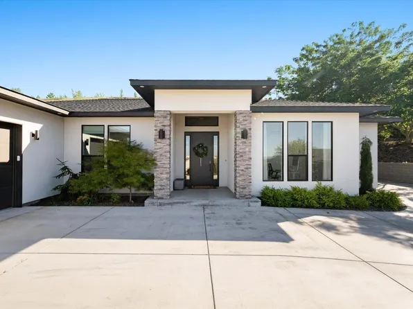 325 Rockwood Dr, Richland, WA 99352