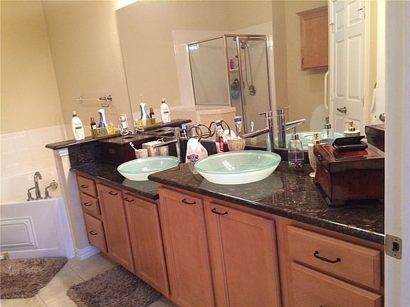 5th image of 800 E 15th St Unit 207