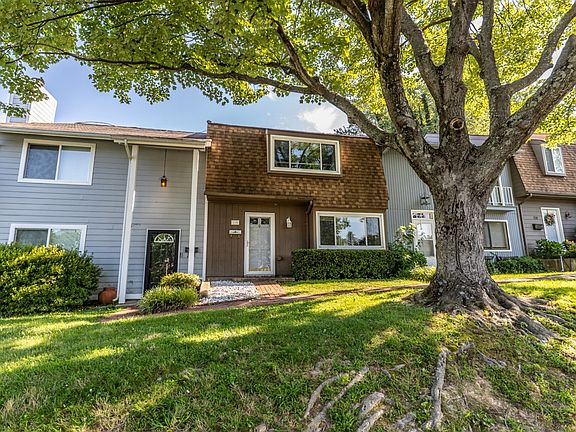 2nd image of 110 Woodlake Dr