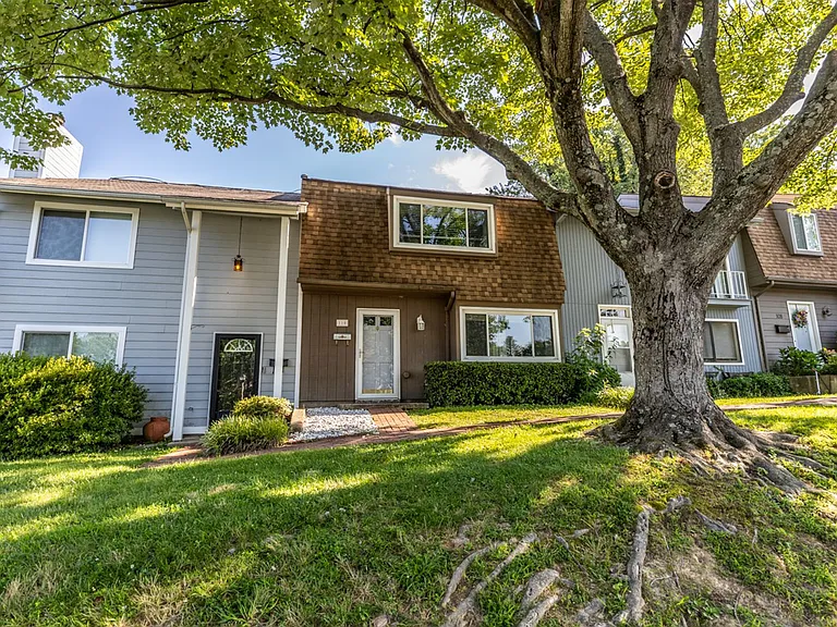 110 Woodlake Dr — Photo 2
