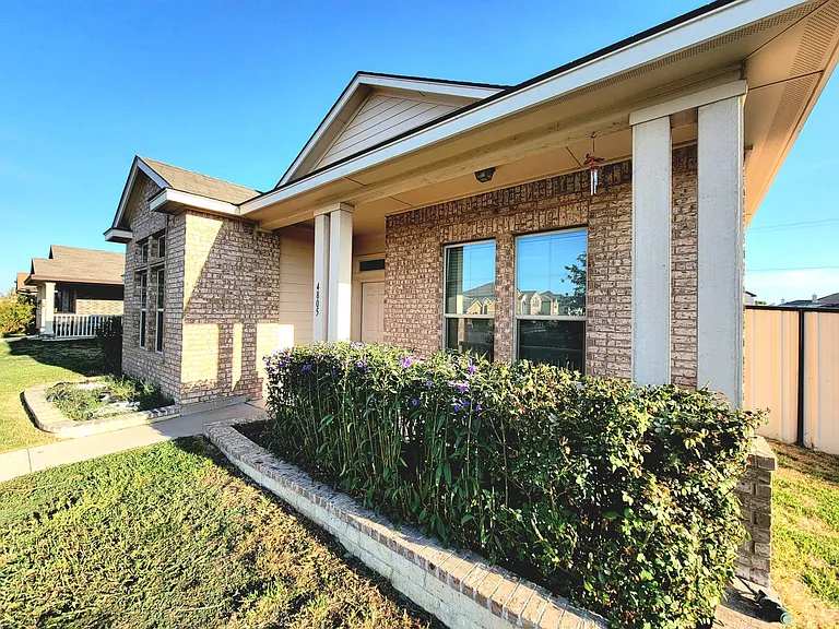 4805 Mohawk Dr — Photo 3