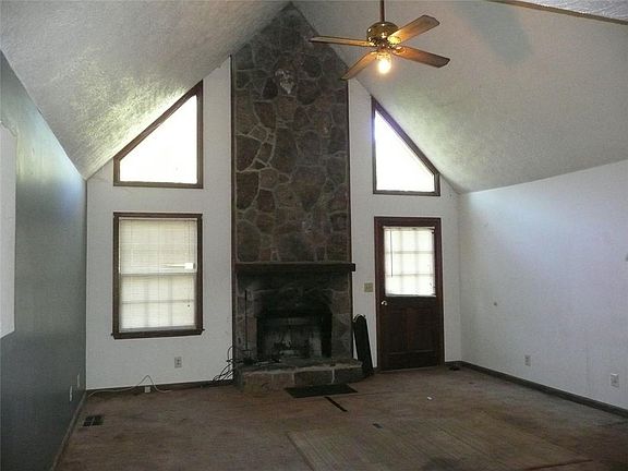 3rd image of 6263 Oak Leaf Dr