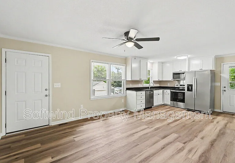 1050 Pinecrest Dr — Photo 5