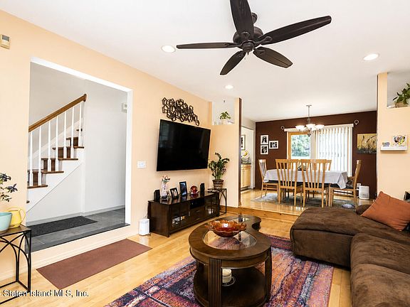4th image of 55 Devens St