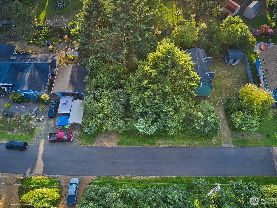 1st image of 165 Auriga Avenue SW