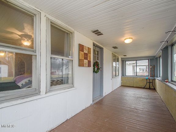 3rd image of 1548 Huron St