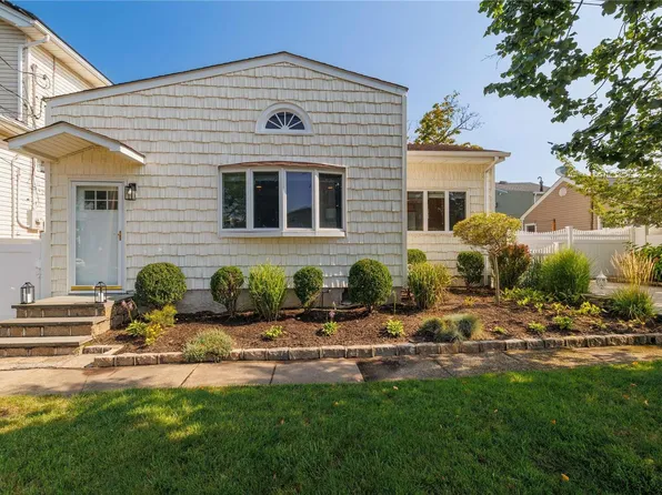 66 North Boulevard, East Rockaway, NY 11518