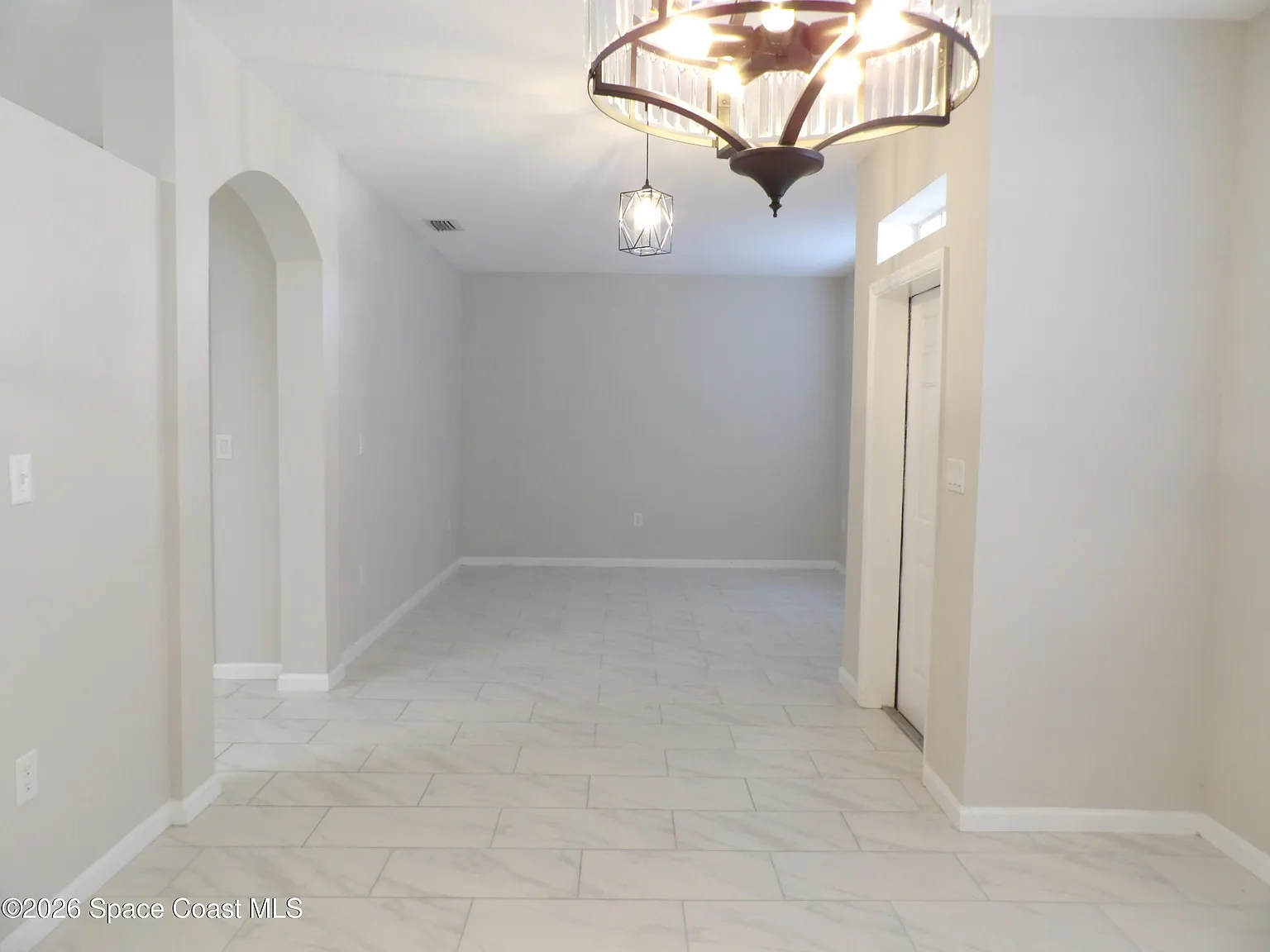3 bed, 2.0 bath, 1808 sqft, $1,795 — Photo 3