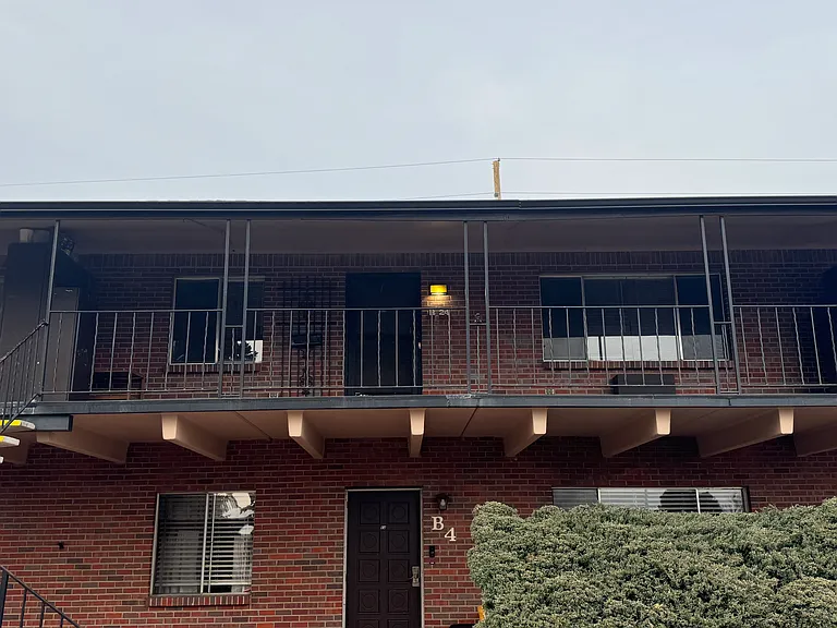 434 Valley Hi Cir #B24 — Photo 1