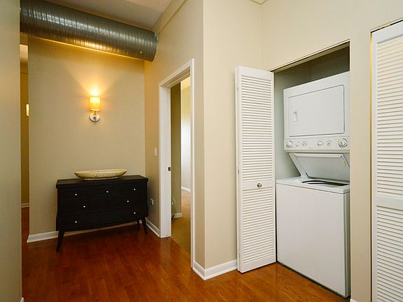 3rd image of 1225 W Morse Ave APT 403