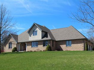 14312 Barrington Dr, Dubuque, IA 52003