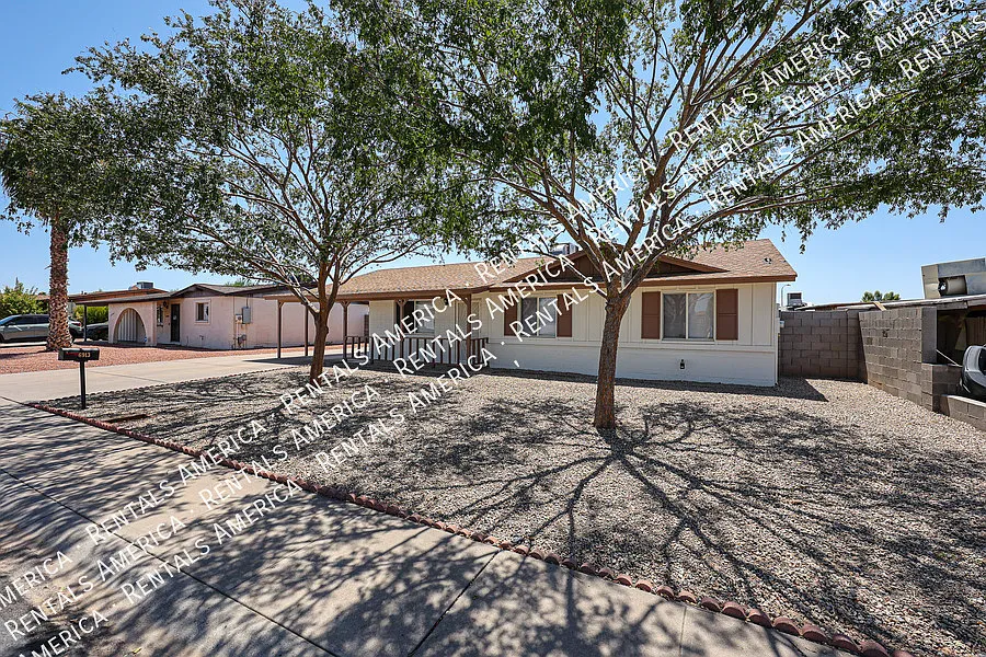 6913 W Solano Dr N