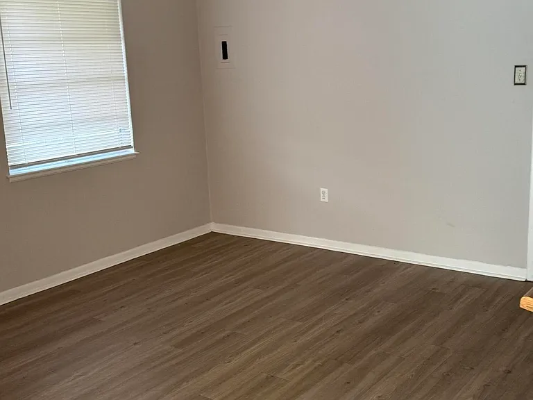 609 Academy Dr — Photo 11