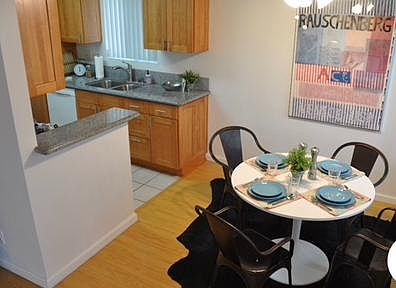 5th image of 1539 Woodruff Ave #206