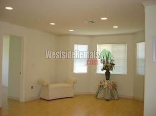 17217 Kingsbury St, Granada Hills, CA 91344